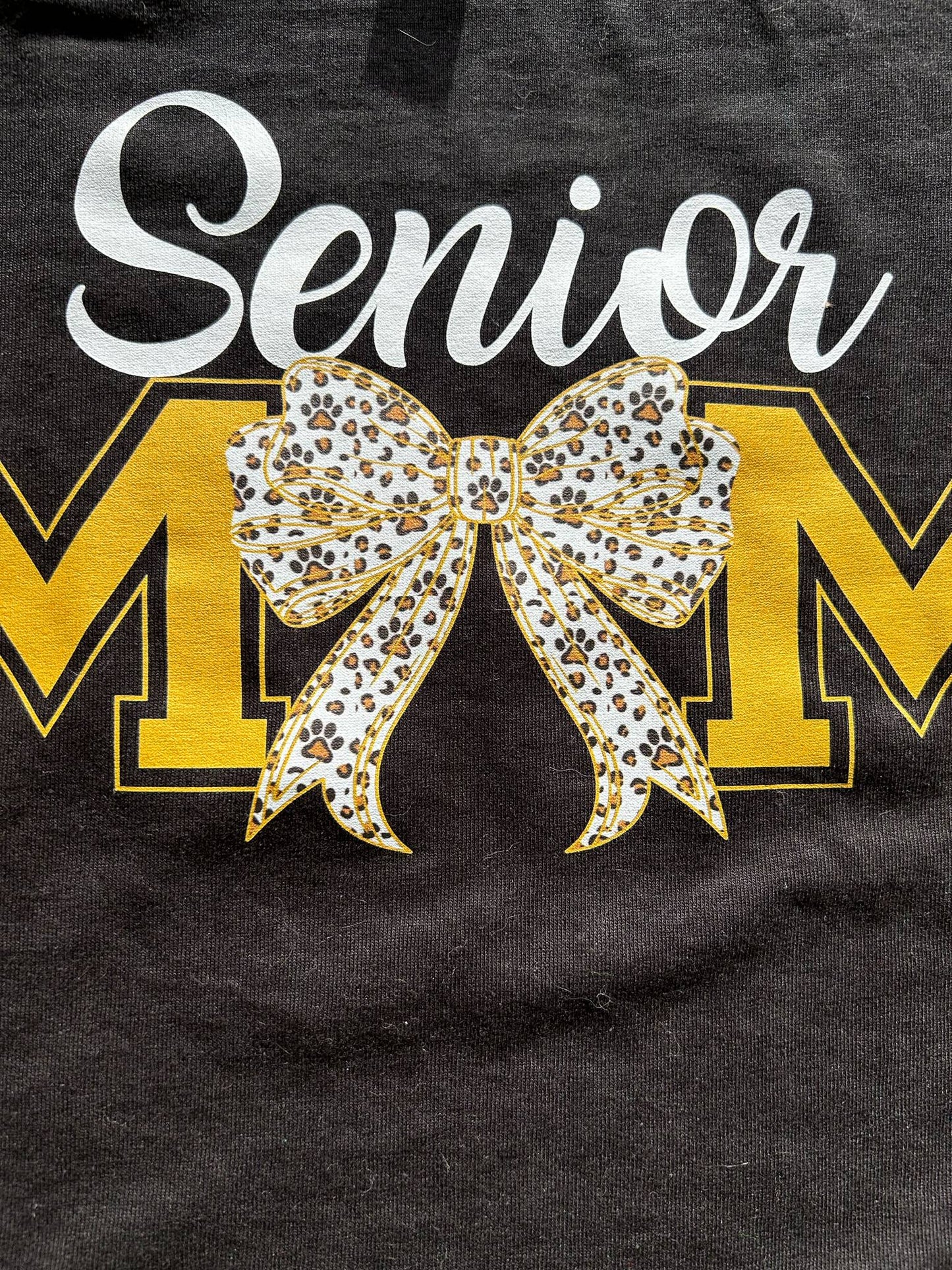 Bulldogs Bow senior mom T-Shirt