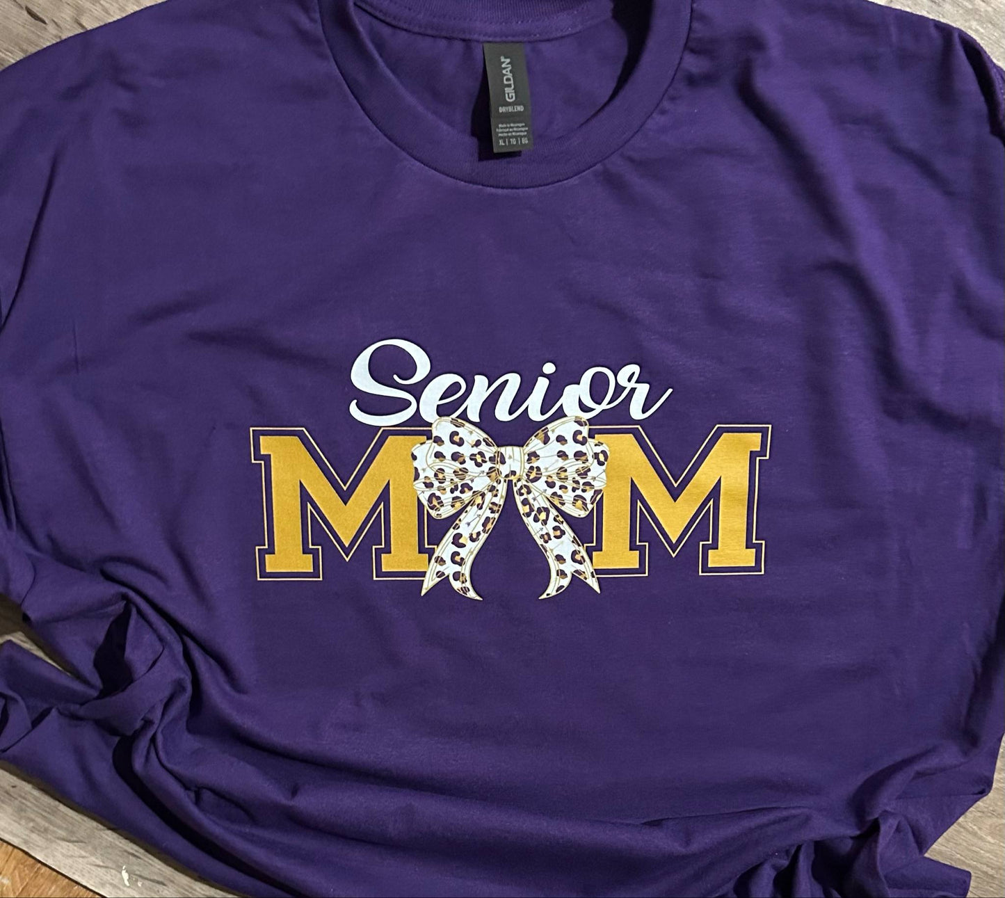 Arrows Bow senior mom T-Shirt
